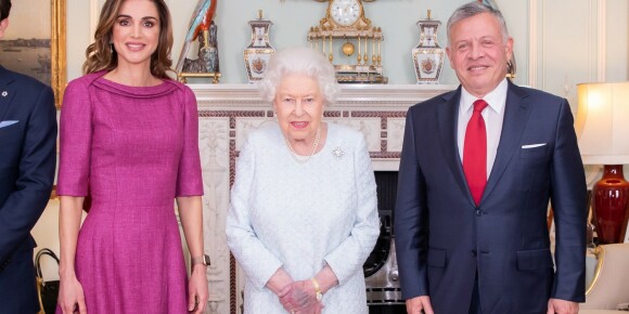 Dronning Elizabeths blåmerke vekker oppsikt